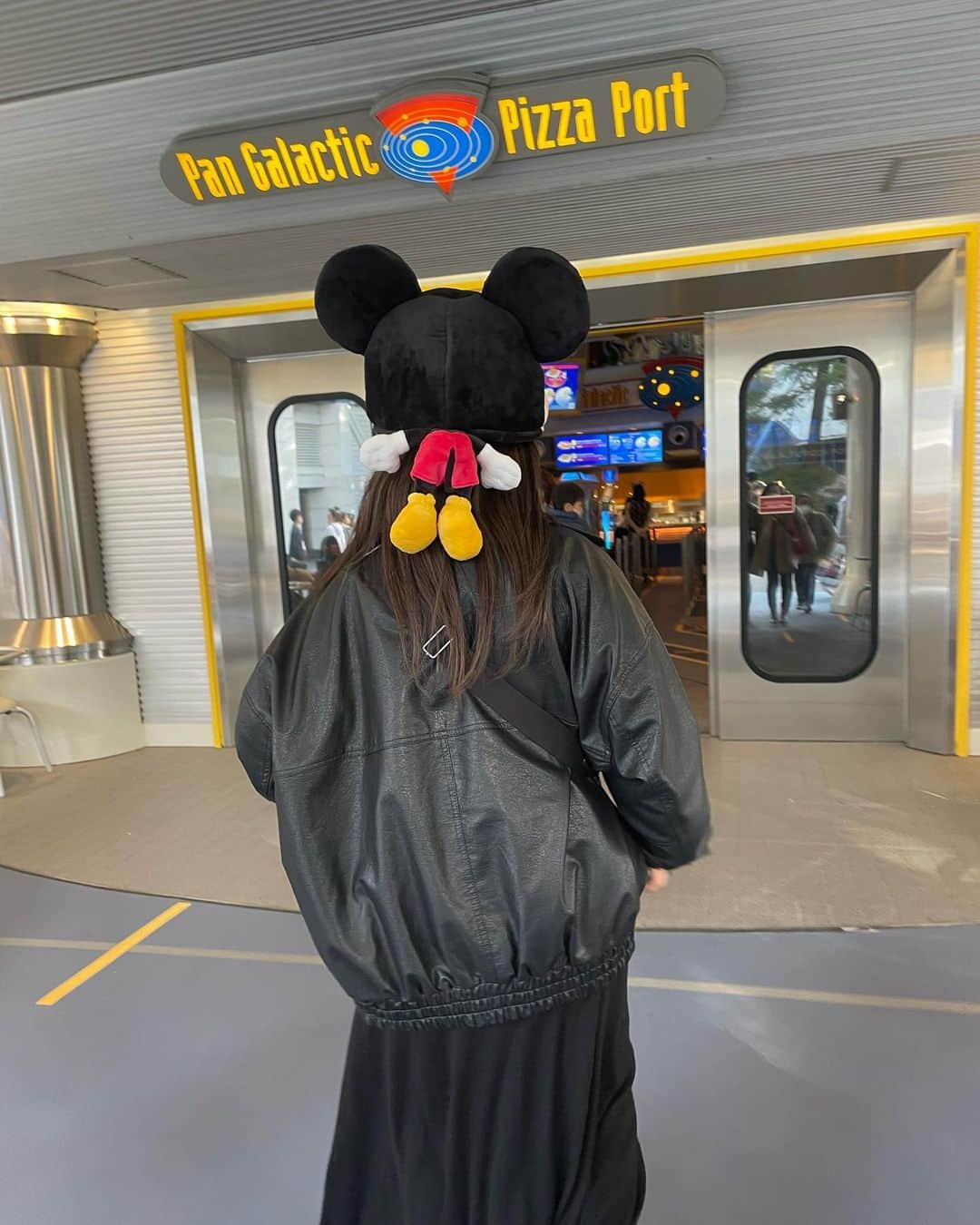 高嶋菜七のインスタグラム：「りんといつかのディズニーランド行った日🐭  初めてリトルグリーンマン食べたから記念の動画☺︎  #ディズニーランド #ちょっと口の中のものみえてごめんなさい」