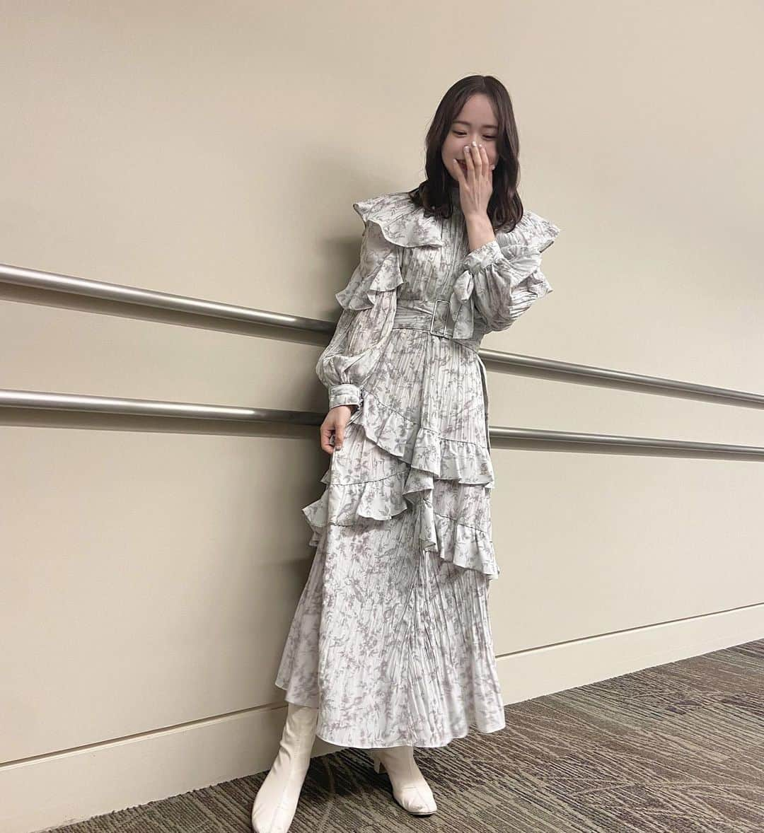 服部有菜さんのインスタグラム写真 - (服部有菜Instagram)「. 久しぶりのお話し会でした🌷 お気に入りのワンピース。 形も可愛くて一目惚れ！ 大事に着ます。 . . #snidel #スナイデル」4月9日 21時47分 - yuna__0330.48