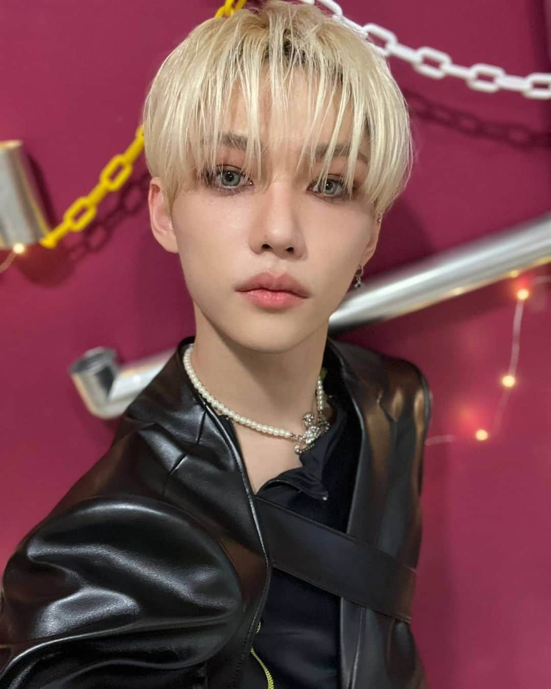 Stray Kidsさんのインスタグラム写真 - (Stray KidsInstagram)「🖤🐈‍⬛🤍 Yep   #straykids #felix #lovestay」4月9日 21時43分 - realstraykids