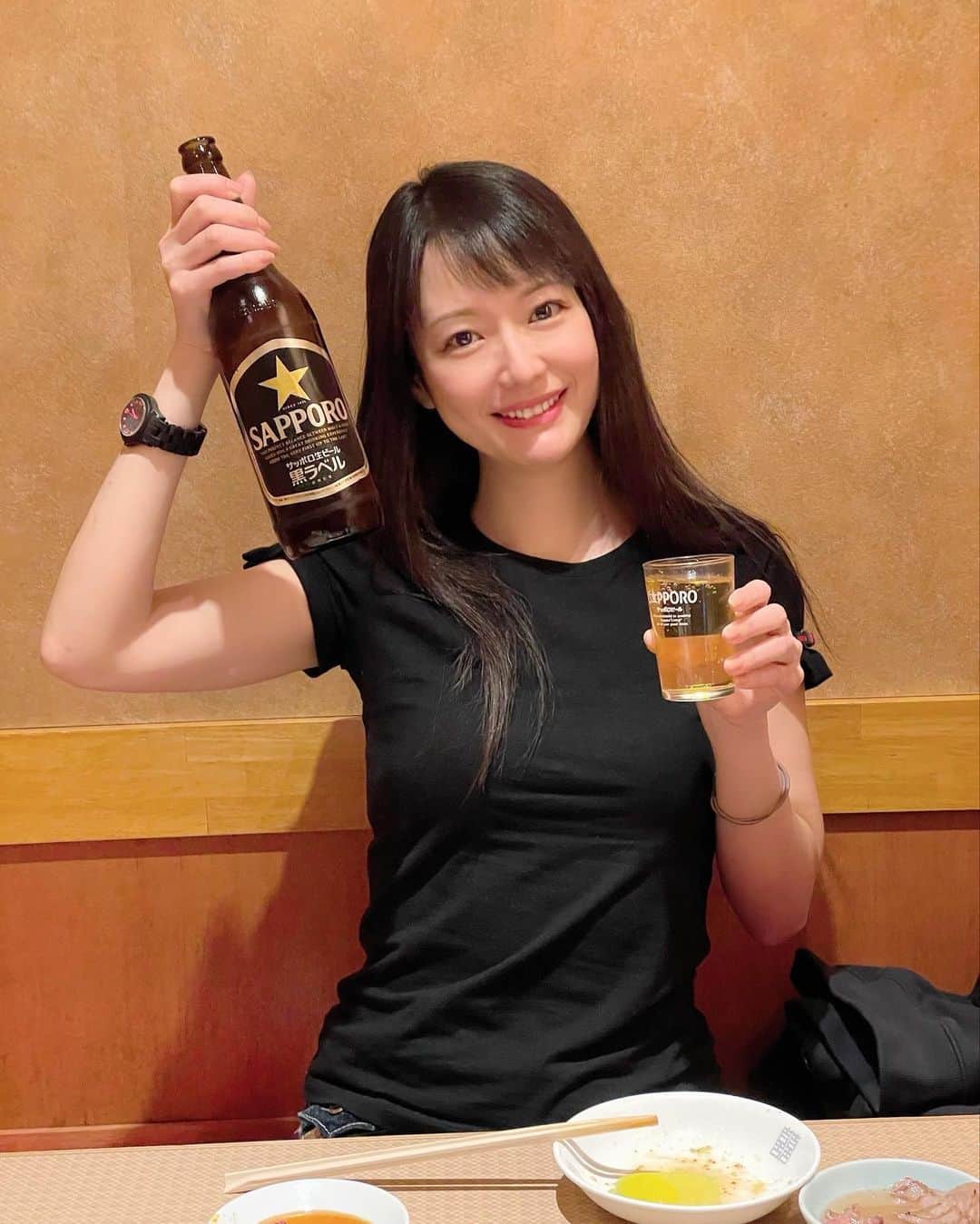 のインスタグラム：「🍻 サッポロビール好き☺️💕  北海道大好き💓  大瓶そっこー無くなったけど好き💕  そしてこの写真 訳ありすっぴん死んだあと😂😂😂  #吉山りさ #モデル  #フリーランスモデル #フリーモデル   #美容 #美肌ケア #model #Japanese #バスタオル女子 #ビール  #麦酒  #beer #温泉 #温泉ソムリエ #お酒 #お風呂 #温泉モデル #温泉女子 #hotsprings #bañarse #모델 #pr #インフルエンサー #onsen #出張撮影  #watch  #腕時計   フリーで活動中🎬📸  #サッポロビール  #sapporo @sapporobeer.jp」
