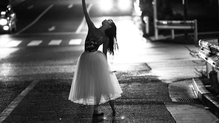 光永百花のインスタグラム：「@ogata_photo 🤝🔥  #ballet#ballerina#streetballet#streetphotography#work#model#creative」