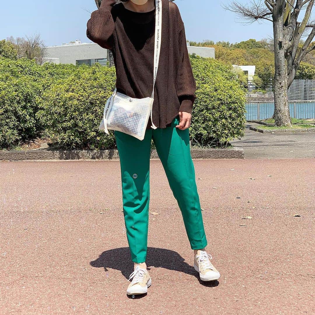 sayasu__さんのインスタグラム写真 - (sayasu__Instagram)「2022.4.9  今日 陶器市へ♡ 今回は結構な買い物してしまった😂  今日は暑くなりそうやったから アミアミのtopsを💫 これ1.2年前にguで買ったけど 着るタイミングがなかなかなくて あんまり着れてなかった😇  #上下gu #ストレッチテーパードパンツ #gu#ジーユー #converse#コンバース #beautifulpeople#ビューティフルピープル  アイテム詳細はトップページのPARTEから飛べます✨」4月9日 22時34分 - sayasu__