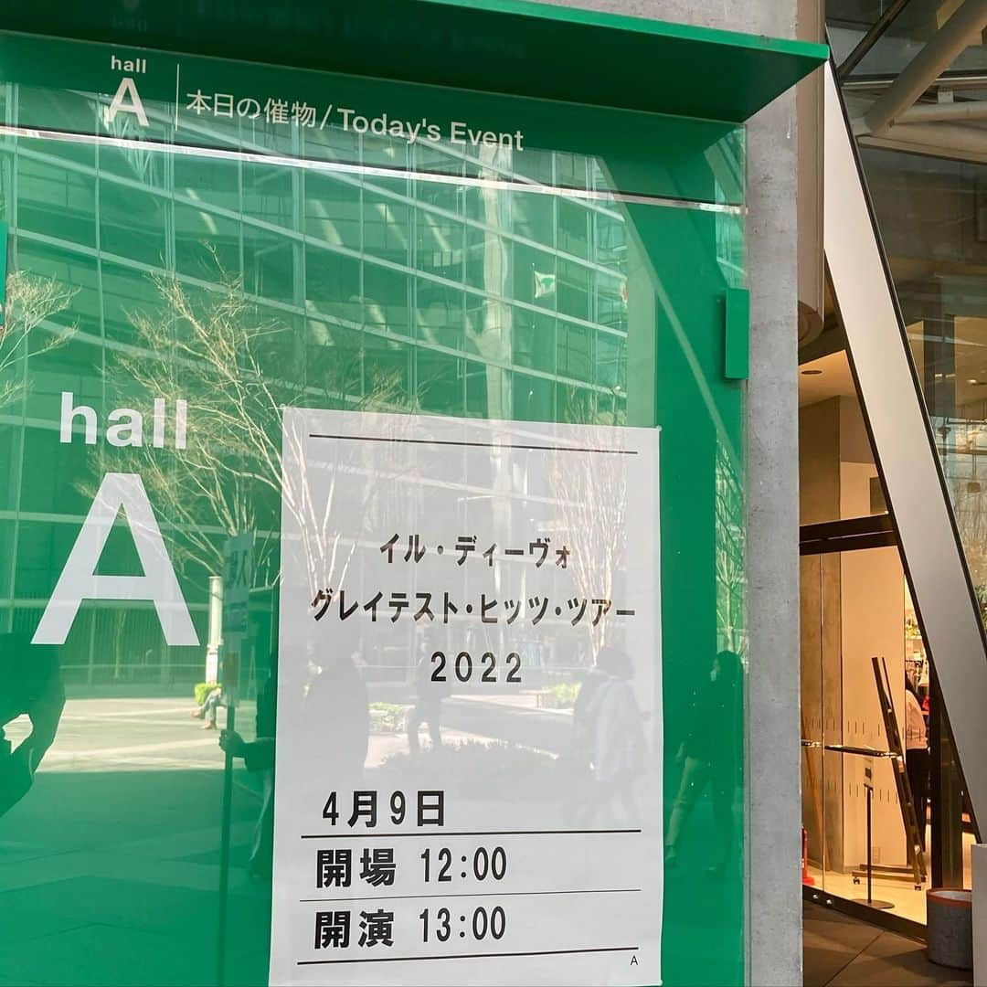 岡村有里子さんのインスタグラム写真 - (岡村有里子Instagram)「今日は、久々（2年以上ぶり）に海外アーティストの来日公演へ。  ㅤ たくさんの思い出エピソードと素晴らしい歌で、昨年急逝したカルロスの”人生を祝福する”、愛に溢れたトリビュート・コンサートでした。  #ildivo #イルディーヴォ #来日公演」4月9日 23時45分 - yuriko_okamura