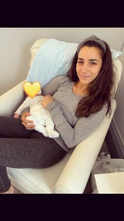 アリー・レイズマンのインスタグラム：「Sweet little angel 🥰 so happy for you @Lexi.buxbaum」