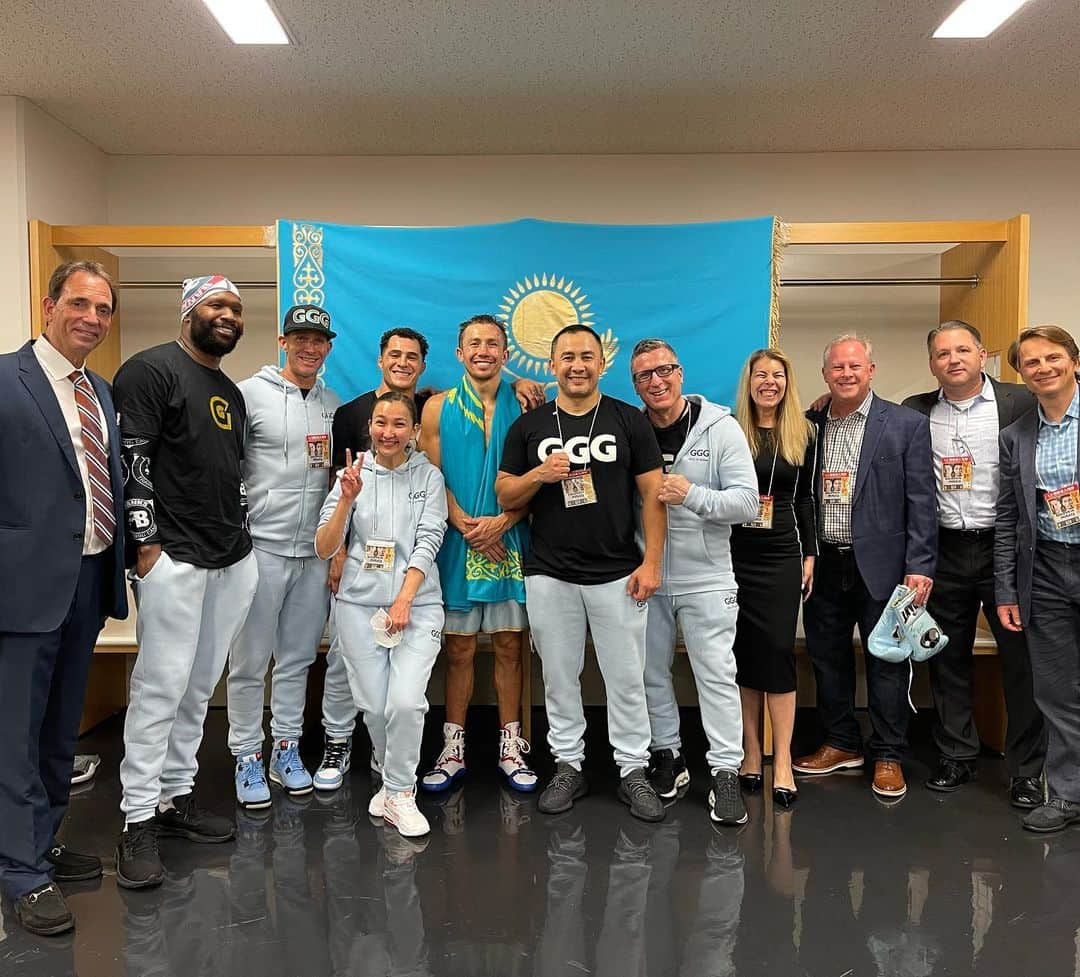 ゲンナジー・ゴロフキンさんのインスタグラム写真 - (ゲンナジー・ゴロフキンInstagram)「We did it, again. I thank my team for all your great teamwork 💪🏻💪🏻💪🏻 #teamGGG   Бүгінгі жеңіс - командалық жұмыстың жемісі! Біз тағы да өз шыңымыздамыз! Бірге! #teamGGG  Спасибо моей команде за всю проделанную работу! 🙏🏻」4月10日 0時42分 - gggboxing