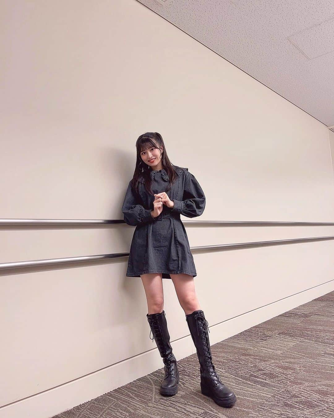 行天優莉奈さんのインスタグラム写真 - (行天優莉奈Instagram)「オンラインお話し会ありがとうございました🖤 大きいフリフリの襟がかわいい♪ めったにしないストレートハーフツインでした😳 これをみられた人はラッキーだったね♪♪ 次は4月末お待ちしてます🥰  #お話し会　#私服　#ハーフツイン #ワンピース」4月10日 1時45分 - yurina.0314