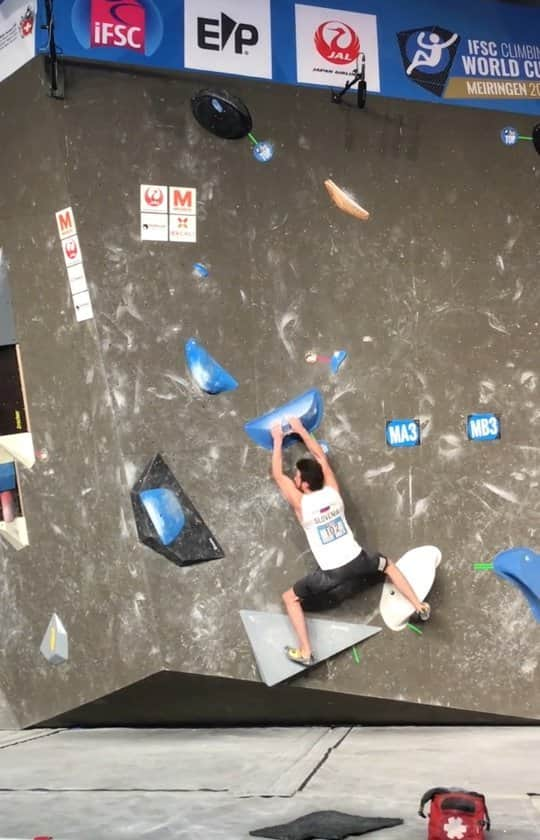 イェルネイ・クルーダーのインスタグラム：「Grabbed the semis by the tail 🤪 Starting first tomorrow 🔥  @sloveniaclimbing  __________________ @scarpaspa @ocun.climbing @snowmonkey」