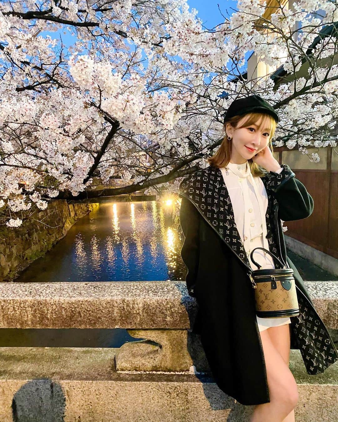 JUNKO（飯田順子）のインスタグラム：「満開に当たって かなりご機嫌でした😆🌸 ・ ほんと綺麗🌸🌸🌸 ・ ・」