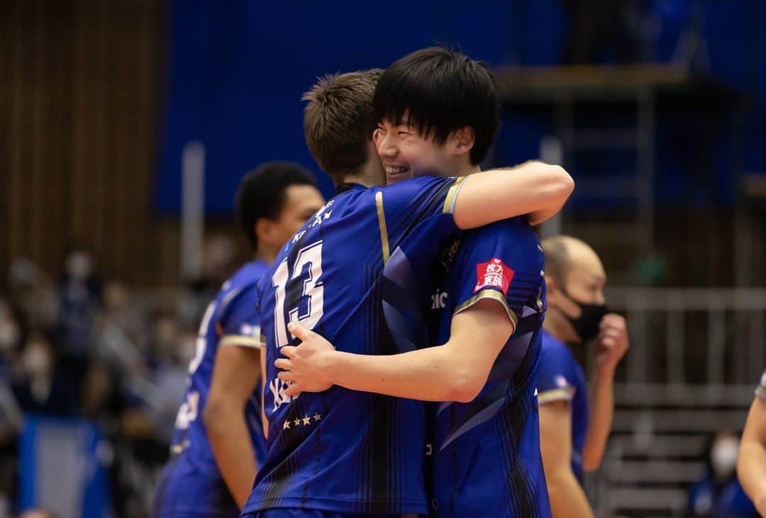 大塚達宣さんのインスタグラム写真 - (大塚達宣Instagram)「2021/22 Vリーグ🥉 結果は満足いくものではなかったけれど プレーオフの舞台はずっとここでバレーをしていたいぐらい楽しかったです！ 結果にこだわりプレーに責任を持つこと これはVリーグでプレーできたからこそ強く感じたことだと思います。  最後に、Vリーグでの活動を、温かく送り出してくれた早稲田大学、快く受け入れてくれたパナソニックパンサーズに感謝します🙇‍♂️ 応援ありがとうございました！  #パナソニックパンサーズ  #PanasonicPANTHERS #早稲田大学  #Vリーグ  #またいつか」4月10日 20時42分 - tatsutatsu1105