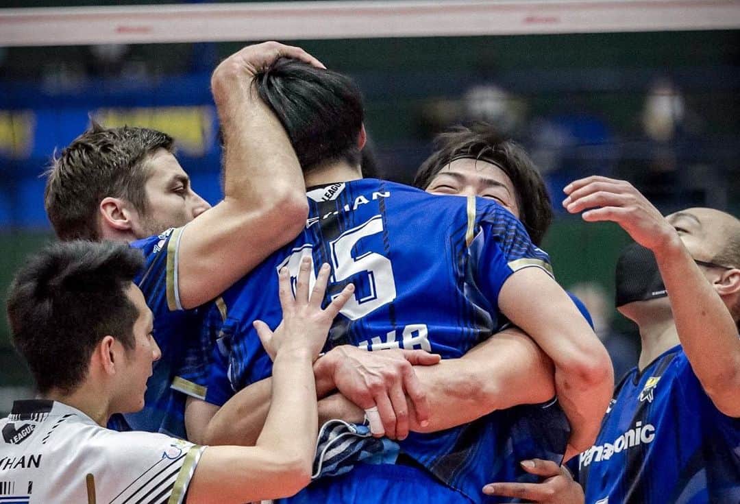 大塚達宣さんのインスタグラム写真 - (大塚達宣Instagram)「2021/22 Vリーグ🥉 結果は満足いくものではなかったけれど プレーオフの舞台はずっとここでバレーをしていたいぐらい楽しかったです！ 結果にこだわりプレーに責任を持つこと これはVリーグでプレーできたからこそ強く感じたことだと思います。  最後に、Vリーグでの活動を、温かく送り出してくれた早稲田大学、快く受け入れてくれたパナソニックパンサーズに感謝します🙇‍♂️ 応援ありがとうございました！  #パナソニックパンサーズ  #PanasonicPANTHERS #早稲田大学  #Vリーグ  #またいつか」4月10日 20時42分 - tatsutatsu1105