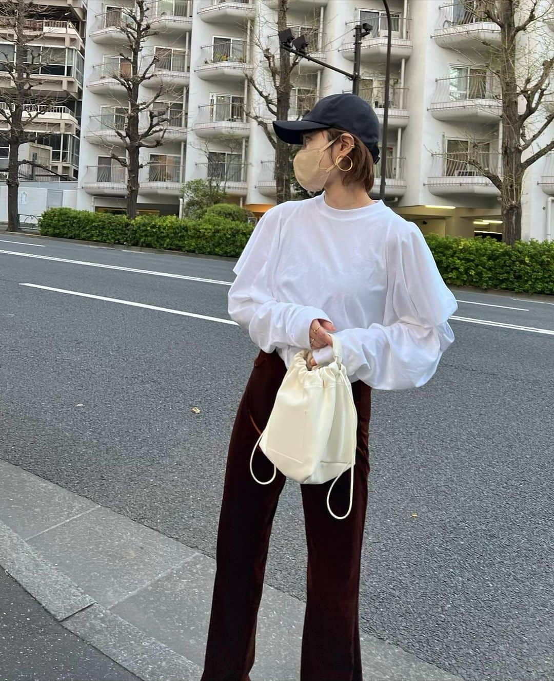 島居玲子のインスタグラム：「急な暑さで春物を探しまわる日々です🌞🫶🏿」