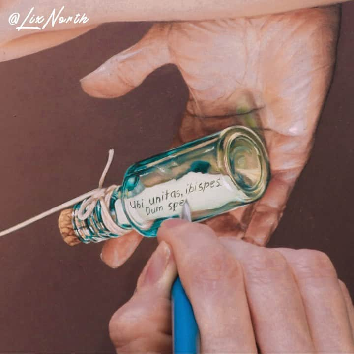 Lix Northのインスタグラム：「‘Where there is unity, there is hope. While I hope, I breathe.’   #timelapse from my #wip ‘Message in A Bottle’ for @beautifulbizarremagazine’s ‘Interconnected’ exhibition opening in May at @neramuseum.   To receive the Collectors Preview please email Editor-in-Chief Danijela Krha Purssey on danijela@beautifulbizarre.net  'Interconnected' / Opening Reception: Friday, 13 May 2022  Exhibition Dates: 13 May - 26 June, 2022  At: New England Regional Art Museum. 106 - 114 Kentucky Street, Armidale NSW 2350. Australia  ...  #artexhibition #artinfo #beautifulbizarremagazine #representationalart #art #artcollector #fineart #interconnected #artforsale #artwork #artist #australianartist #australianart #oilpaint #selfportrait #hyperrealism #realism #instaart #instaartsy #instaartwork #instaartist #instaartpop #instaarthub #instaartoftheday #instaarte #instaarts #newartwork #artnews」