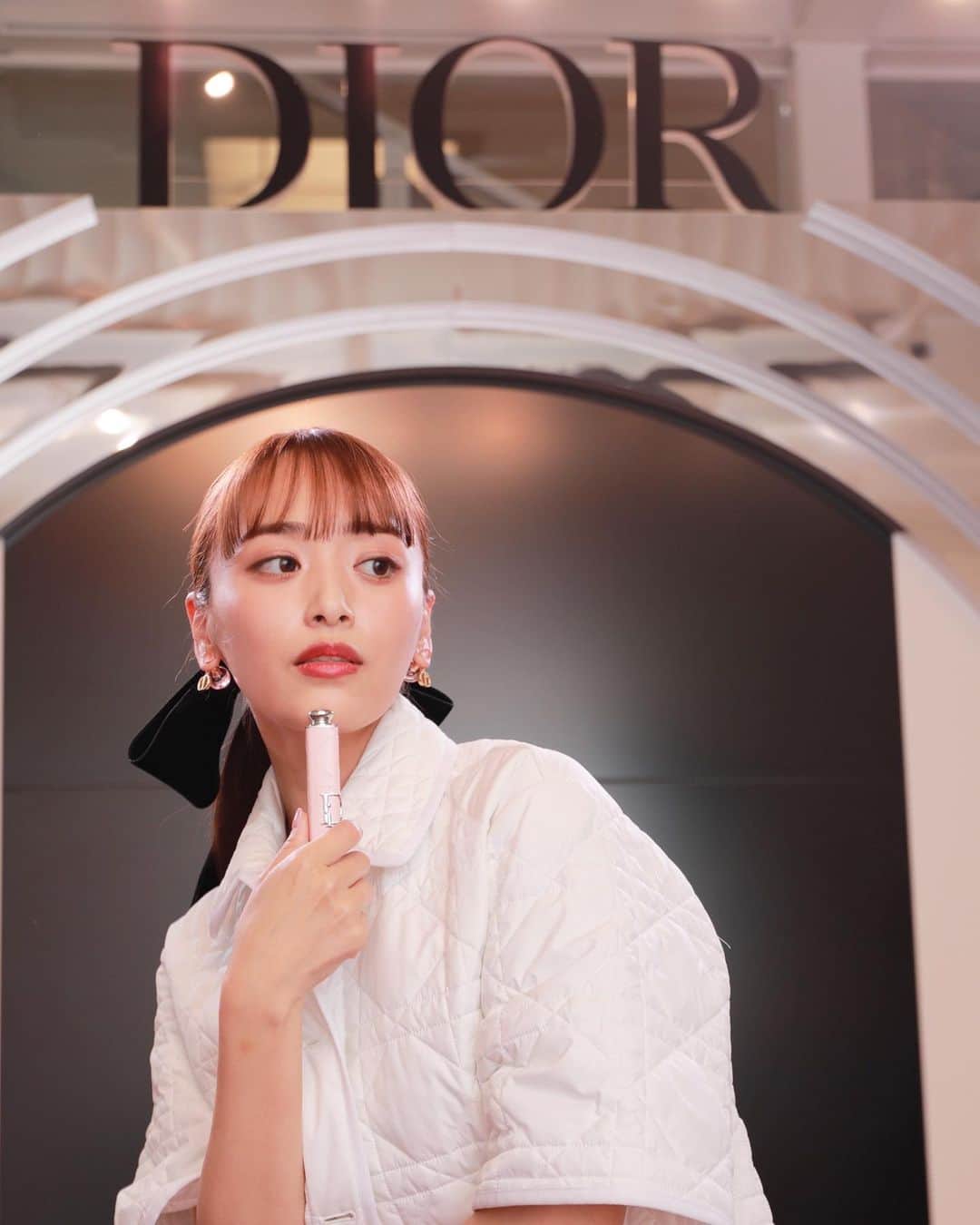 近藤千尋のインスタグラム：「昨日はDIORのトークショー ありがとうございました🤍🤍 @diorbeauty  全身 @dior 衣装で可愛かったなぁ🥰 前日の告知なのに沢山の方が 会いに来てくださって しあわせでしたーーー🥹❤️❤️ ありがとうございました💕」