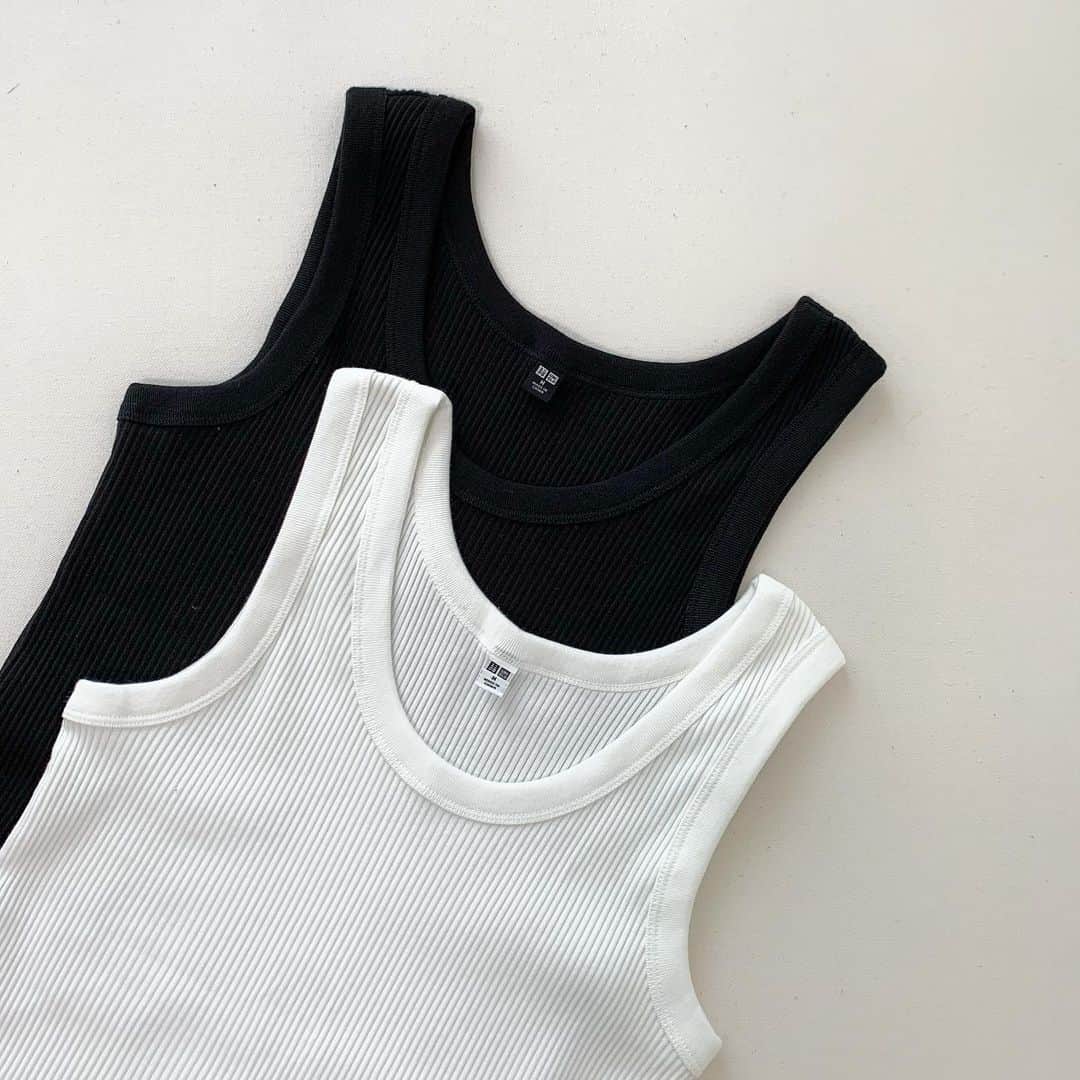 sayasu__のインスタグラム：「2022.4.10  Instagramで見て気になってた @uniqlo の #リブタンクトップ やっと見に行けたー🙌🏻 とりあえず絶対に必要な 黒と白を買ったけど ベージュもやっぱり買えば良かったかな😂  #ユニクロ購入品#ユニクロコーデ#uniqlo購入品#タンクトップ  アイテム詳細はトップページのPARTEから飛べます✨」