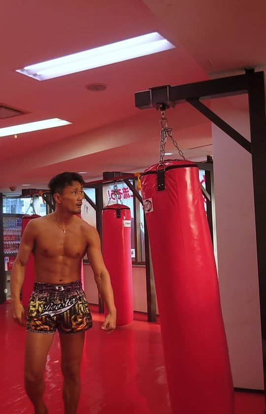 梅野源治のインスタグラム：「🔥🦵🔥」