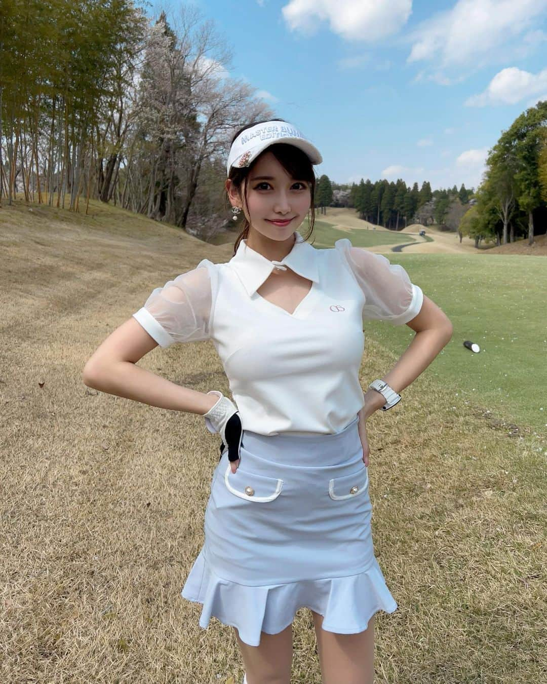 MAYUさんのインスタグラム写真 - (MAYUInstagram)「. めちゃくちゃお天気よかった⛳️✨ . スコアは🟢42.49-91（34putt） 成田のインコース苦手なんだよね〜🥺 いつも叩いちゃう🥲！ . ウェアは @cocoairygolf  トップスは胸元があいてて、肩のシースルーのパフスリがかわいすぎるの🥺🤍 スカートもお上品で色がとってもかわいい💙 水色ってあまり着ることがなかったんだけど、ハマりそう☁️✨ . . 空とマッチしたコーデになった☺️☁️💙 . #ゴルフ女子#ゴルフ#ゴルフウェア#ゴルフコーデ#ゴルフファッション#成田ゴルフ倶楽部#cocoairy#golf#golfwear#golfer#golfgirl#golflife#golflove#golflifestyle#golfcourse#golfclub#golffashion#japanesegirl」4月10日 15時13分 - mayu.kina_golf