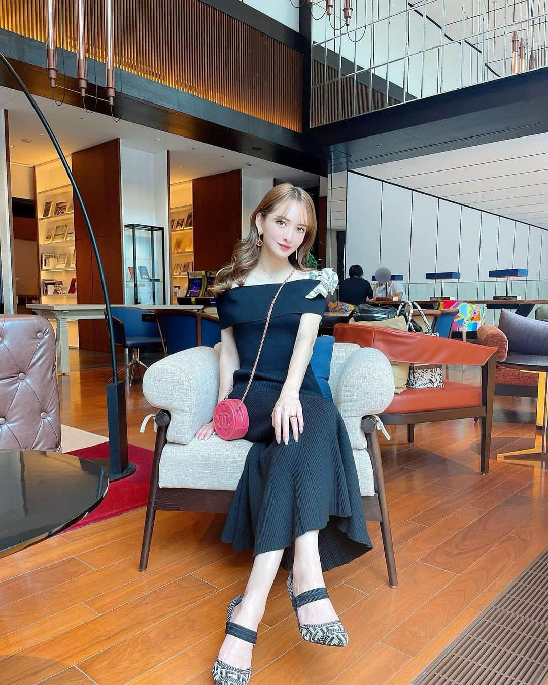 伊東亜梨沙さんのインスタグラム写真 - (伊東亜梨沙Instagram)「#ootd 👗 #onepiece @belinda_official_world  #shoes #fendi  #bag #chanel  . .  @belinda_official_world で頼んでた 春服が続々と届き始めた🌸 全部可愛い...🥺✨ . . #coordinate」4月10日 15時32分 - arisa__917m