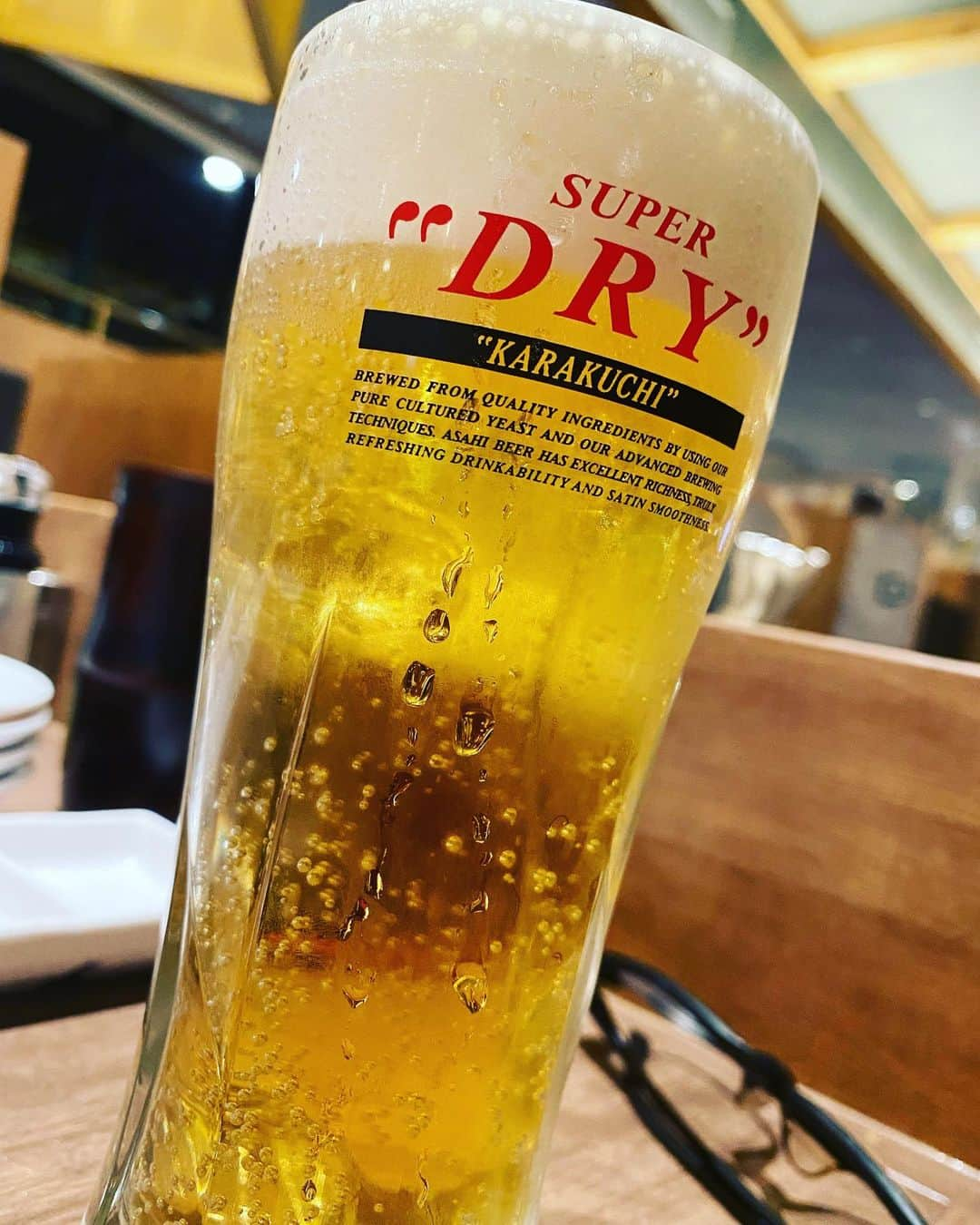 凸さんのインスタグラム写真 - (凸Instagram)「お久しぶりです。 #ビール #黄金 #最高 #やっぱりこれ #喉が喜んでる #キンキン #ほな」4月10日 17時41分 - honmonotetsuya