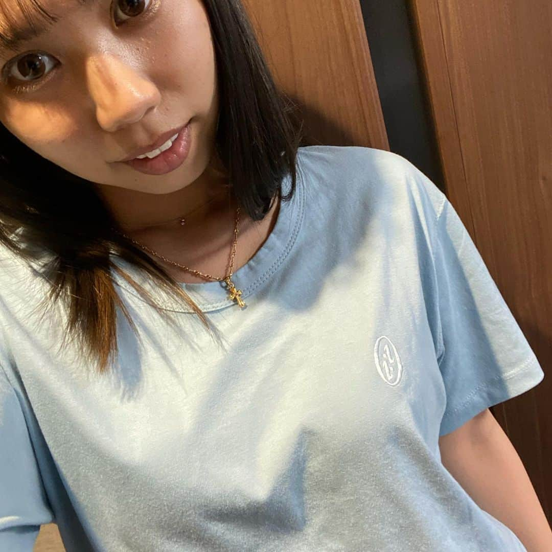 薬丸玲美さんのインスタグラム写真 - (薬丸玲美Instagram)「@ishi.lisalisa   このTシャツ全色欲しい💙 着心地良すぎる！！！  部屋着にするのは勿体無いけど 気持ちいいから部屋着にも欲しい！  流石りさちゃん♡  ポップアップもお疲れ様！  @_l2i5q  #ishi」4月10日 18時04分 - remi_yakumaru