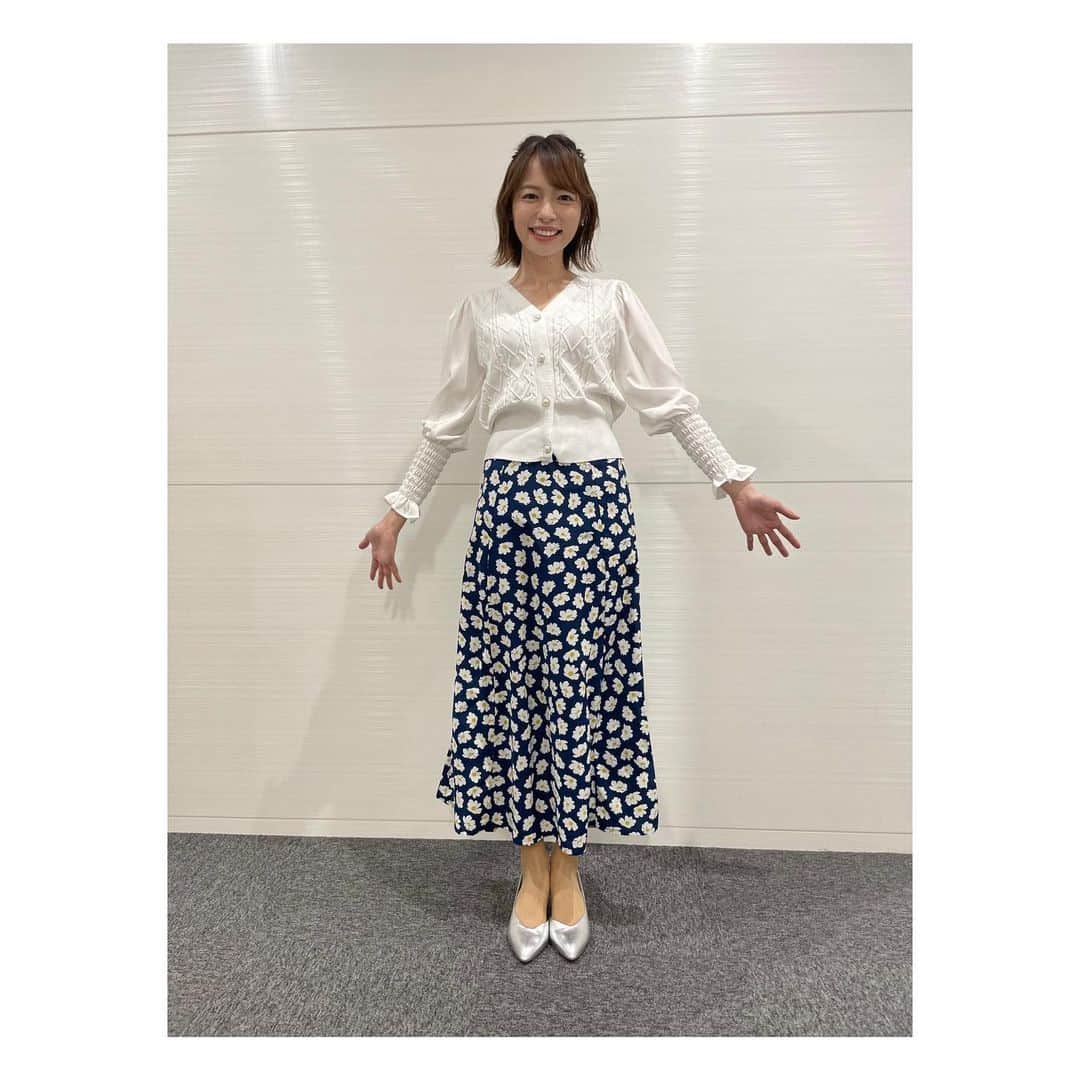 阿部芳美さんのインスタグラム写真 - (阿部芳美Instagram)「27歳になりました☺️！  仕事はお休みだった為、 DAZNでサッカーを見たり、 むぎと一緒にいつもよりも長い距離を散歩をしたり、 部屋の掃除をしたりと ゆっくり過ごしました🌸  友人や家族からの連絡が嬉しくて、 この歳になっても誕生日はワクワクします😂✨笑  先日の「ぐっと」では、#佐藤弘道 さんにプレゼントも頂きました🙇‍♀️ 幼い頃毎日見ていた、弘道お兄さんから祝って頂けるなんて…！！ 幸せ者です…！  27歳も目一杯仕事を頑張りますので、よろしくお願いします😌  #阿部芳美」4月10日 19時10分 - yoshimi_abe0410