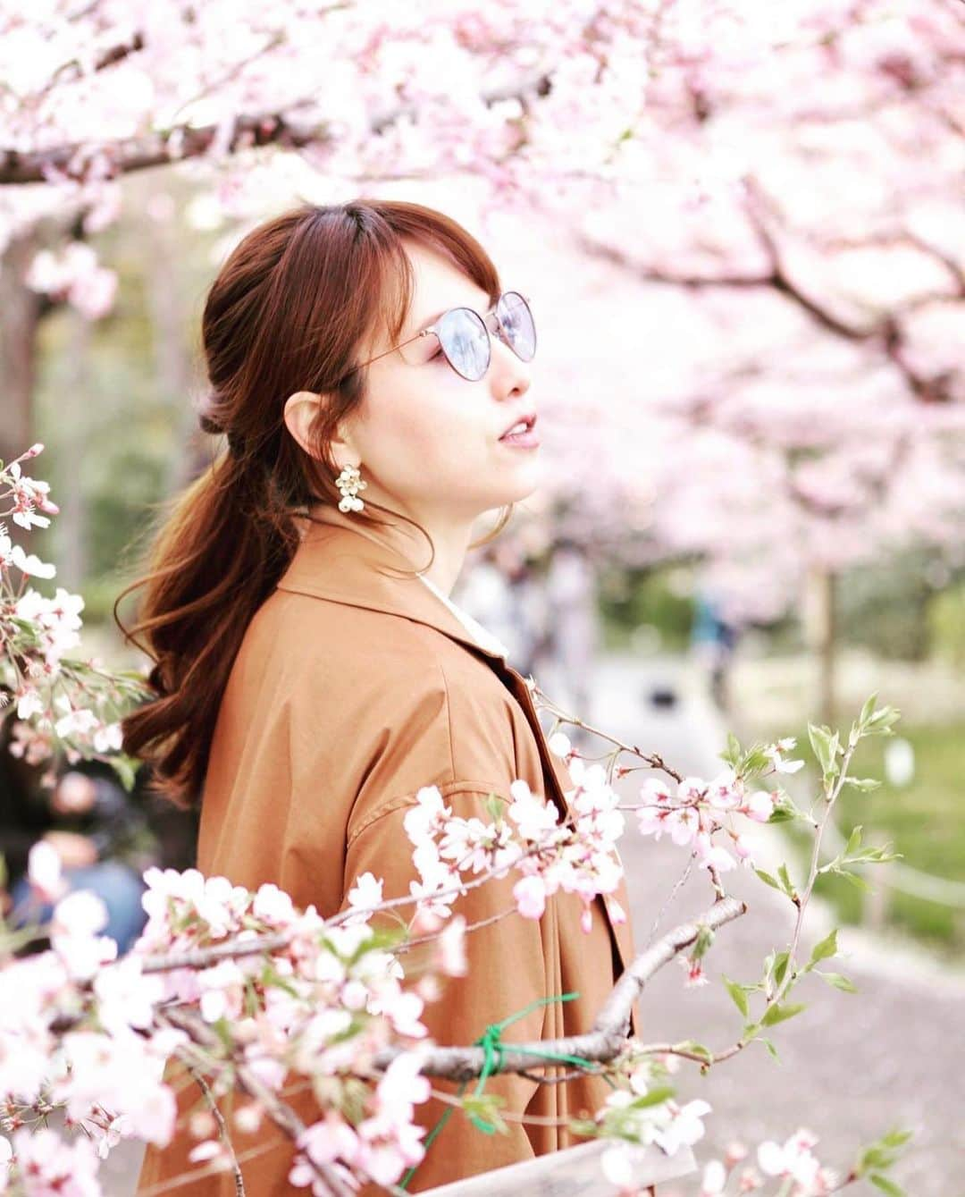 吉沢明歩さんのインスタグラム写真 - (吉沢明歩Instagram)「👓めがね👓めがね🌸  #桜#春#春らんまん#まだちょっと寒いけど #桜きれい #🌸」4月10日 19時13分 - akiho_net