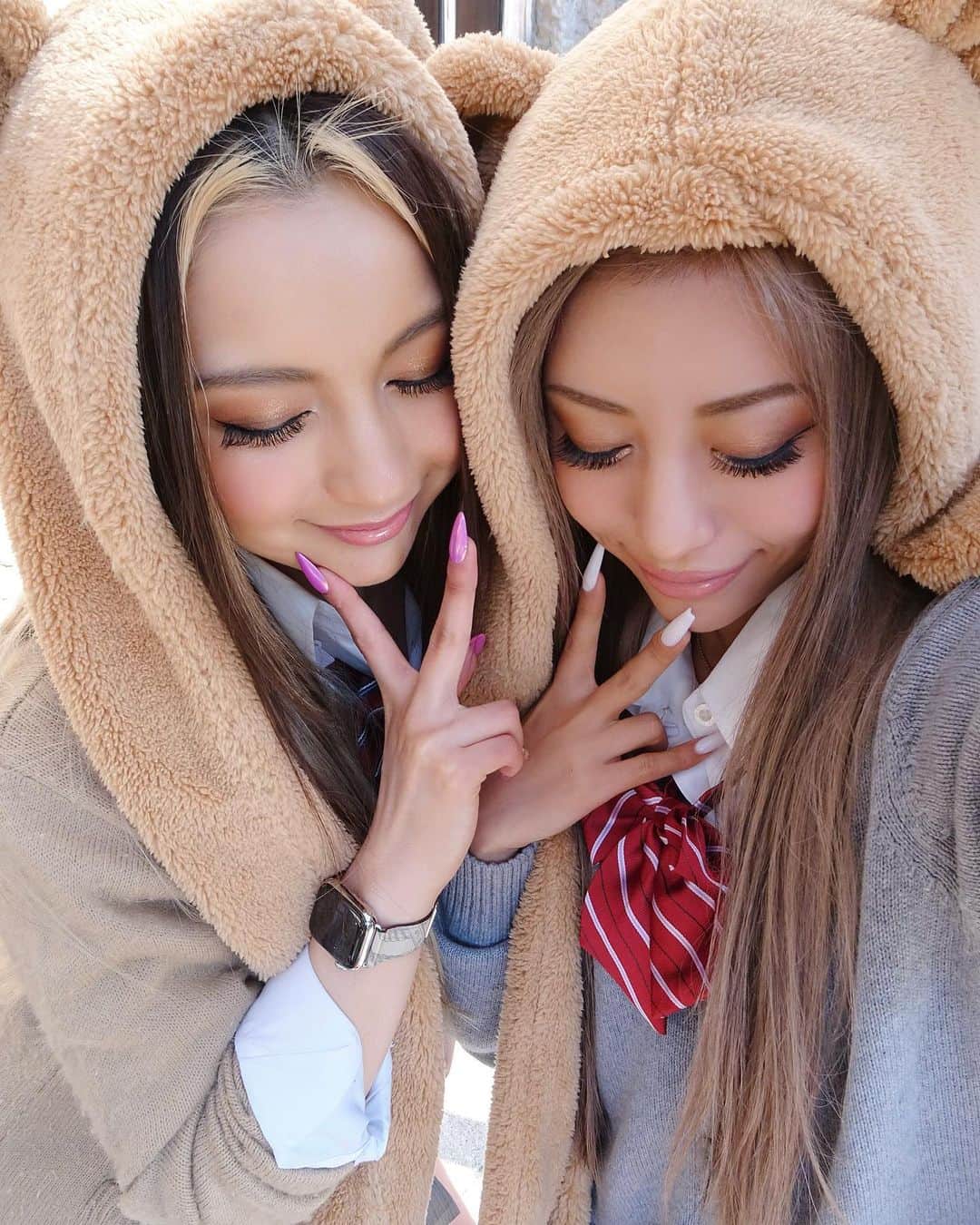 華のインスタグラム：「チャリで来た卍世代🤣👊 . いやー楽しかった。笑 現役より可愛いくてすみません((黙 . 皆んなの懐かしい平成エピソード教えて💞 (ディズニー投稿これでおしまい♡) . . . #一期一会 #一生仲仔 #我等友情永久不滅  #男一瞬ダチ一生  #汚友拉致 #平成ギャル」
