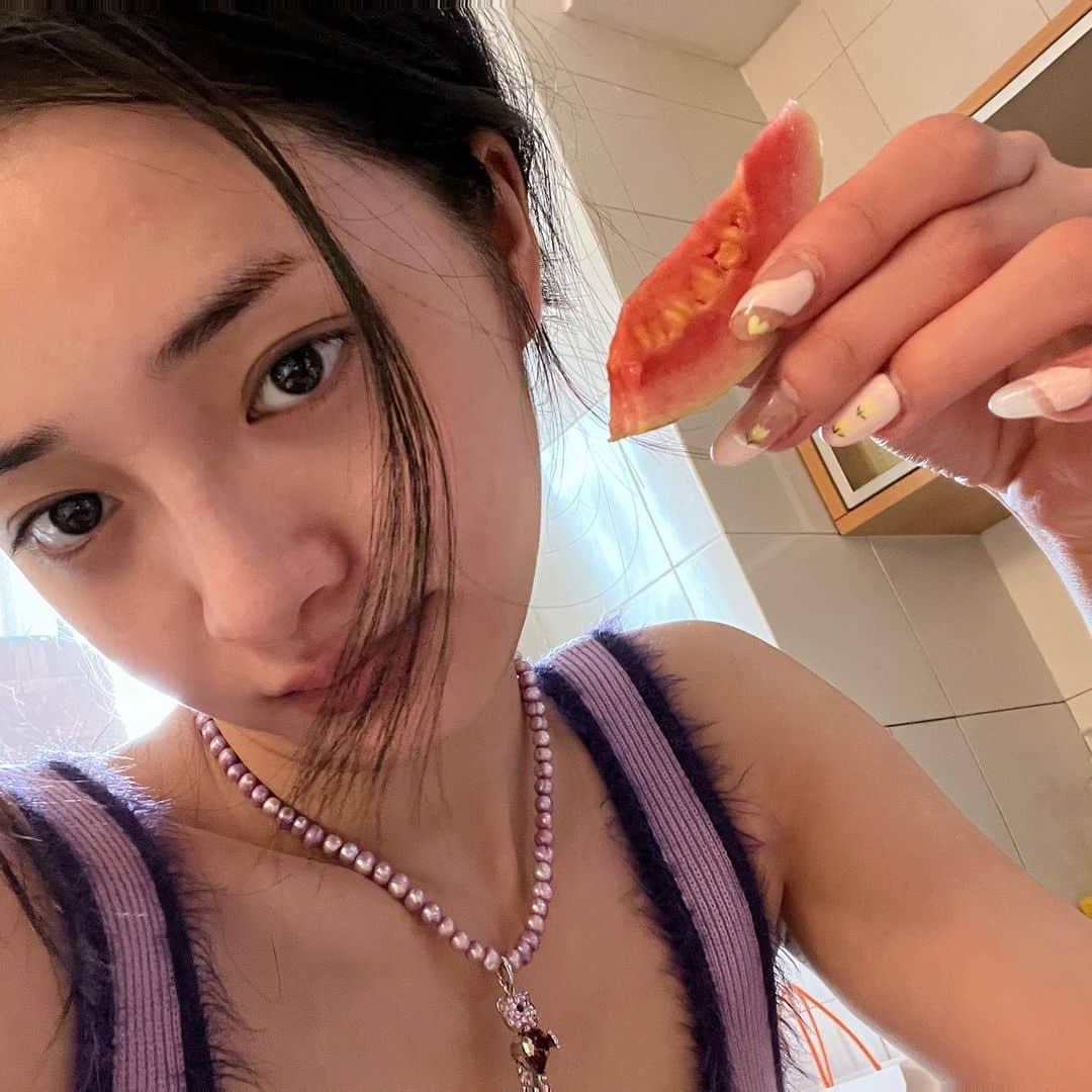 チュ・ギョルギョンさんのインスタグラム写真 - (チュ・ギョルギョンInstagram)「guava😋」4月10日 19時27分 - zhou_jieqiong1216