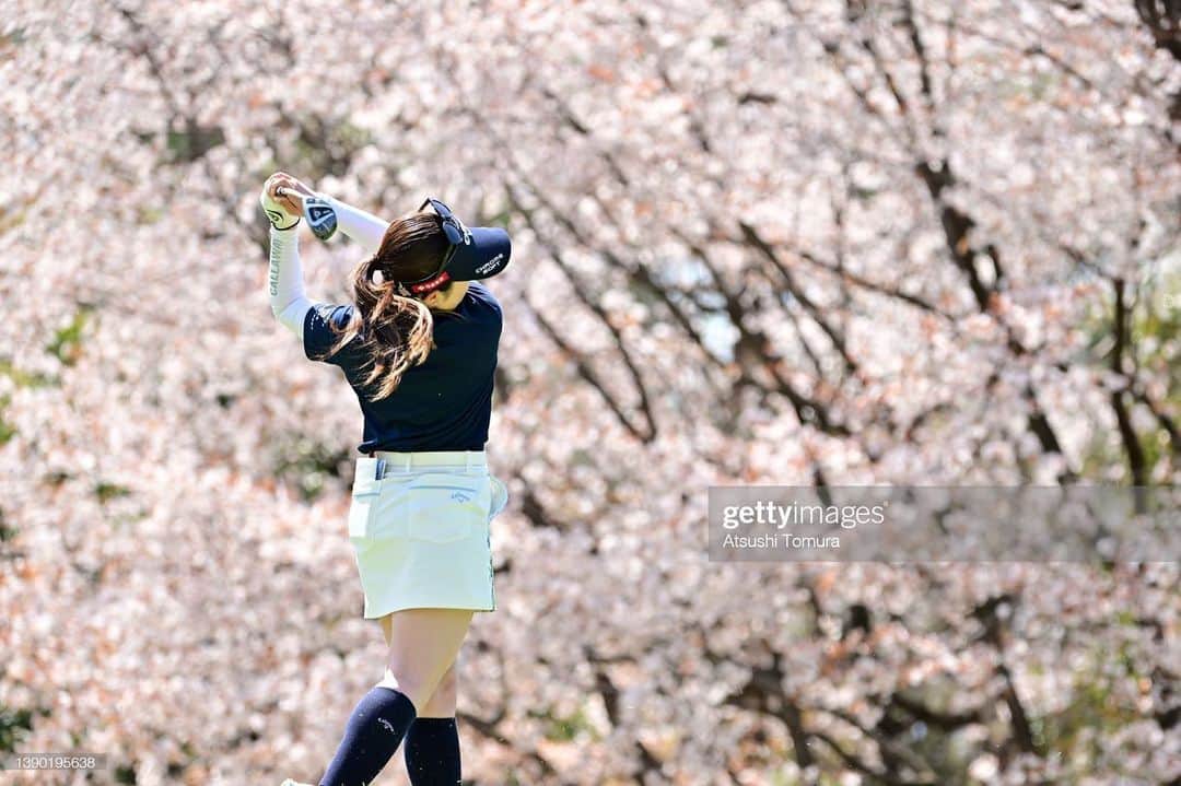 西村優菜のインスタグラム：「#富士フイルムスタジオアリス女子オープン ⁡ いつも沢山の応援、 本当にありがとうございます😌♥️ ⁡ 振り返り→練習 を繰り返して もっと良いプレーができるように頑張ります！ ⁡ 今週で最後の『桜』だったかなあ🌸 ⁡ ⁡」