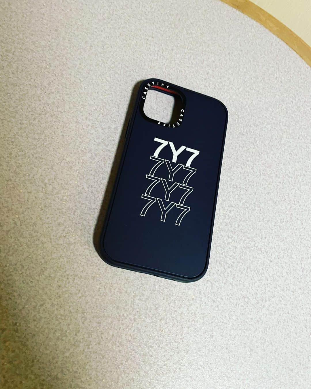 岡田侑大のインスタグラム：「🤩🤩🤩 7Y7 #CASETiFY #ShowYourColors」