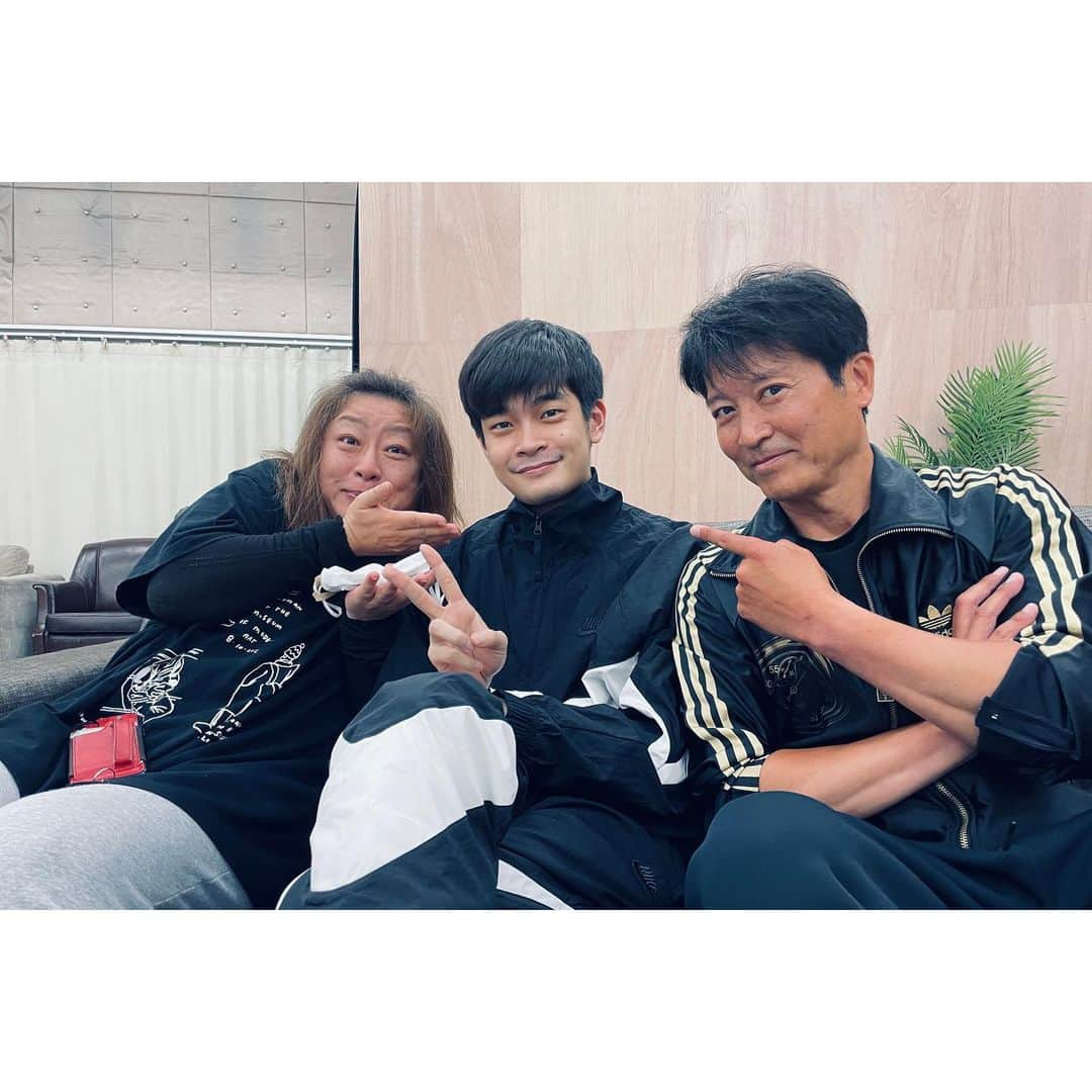 井之脇海さんのインスタグラム写真 - (井之脇海Instagram)「舞台「エレファント・ソング」 立ち稽古が始まって、すごいペースで芝居が創られていっています。  僕は出ずっぱりなので、休む間もなく頭フル回転で、糖分補給が欠かせません。笑  三人しかいない役者チームも、日に日に距離が縮まり、心地よい空気が流れています。  本番まであと3週間と少し。 頑張ります🙋‍♂️  #エレファントソング #寺脇康文 さん #ほりすみこ さん #parco劇場」4月10日 20時08分 - kai_inowaki