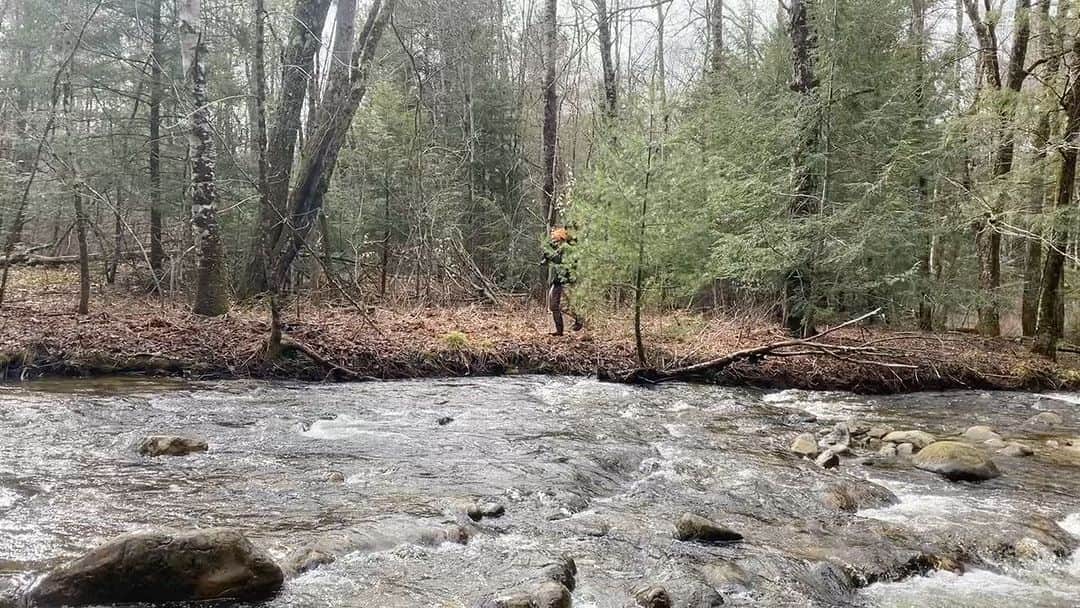 カイル・ガルナーのインスタグラム：「So this ding dong crossed the stream and it was fast and he got rolled and it’s pretty deep in parts. He was too scared to cross back. That left me with two options….. leave him (I love the werewolf too much to do that) Or toss him up on my shoulders and carry his ass across. We went with option two.」