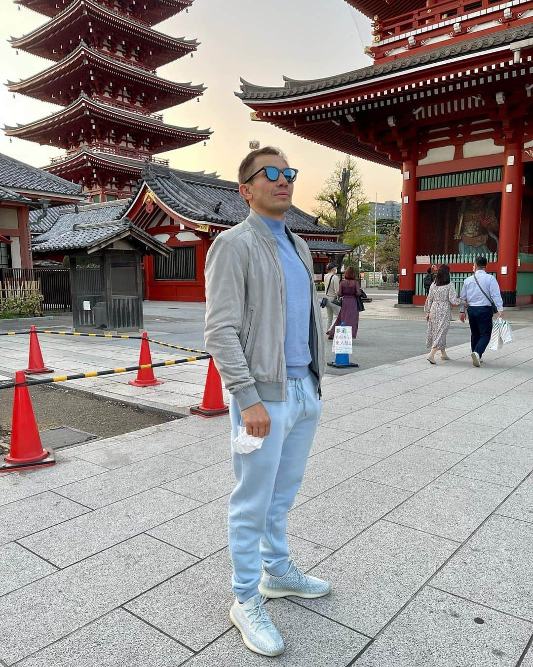 ゲンナジー・ゴロフキンのインスタグラム：「Spent a great day exploring Tokyo 😎  Токиомен танысудың сәті түскен кез  Один день в Токио📍」