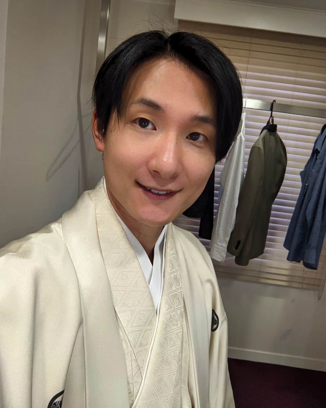 鈴木祥友さんのインスタグラム写真 - (鈴木祥友Instagram)「念願だったブライダルモデルをさせて頂きました(^^)  模擬挙式と模擬披露宴の新郎を担当させて頂いたのですが、バリッバリに緊張して手汗ヤバかったです笑😅  スタッフの皆さんがホンマに優しくて、不慣れな僕を応援してくれてめちゃめちゃありがたかったです✨  緊張して一番初めに着たブラックジャケットの写真撮るの忘れてしまったのが悔しい^^;  模擬とはいえ、神父さんに楽器演奏者の方、ゴスペルシンガーの方もしっかり揃っていて、神父さんのお言葉、演奏、ソウルフルな歌声にジ〜ンときました🥺  とてもキレイな会場でカッコいい衣装を着させて頂き、ホンマに嬉しかったです♪  #モデル #メンズモデル #ブライダルモデル #フリーモデル #新郎モデル #ブライダル #結婚 #ウエディング #model #freemodel #bridal」4月10日 22時32分 - yoshitomo_suzuki_