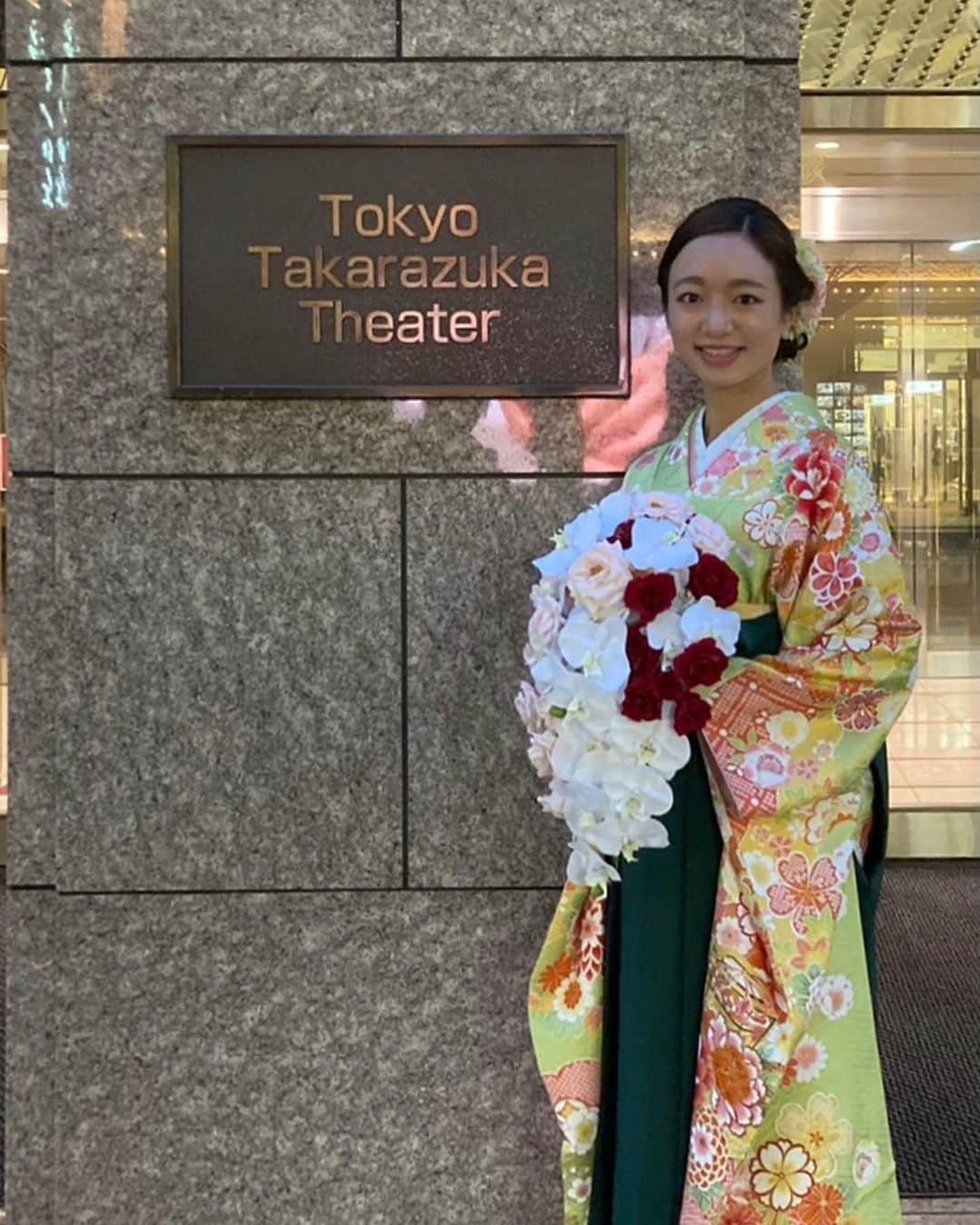 戸加里実玲さんのインスタグラム写真 - (戸加里実玲Instagram)「遅くなりましたが…  2022/03/14に共立女子大学を卒業しました🌸  1度きりの袴なのでやりたいことを詰め込んで…♡」4月10日 23時01分 - 3mire0