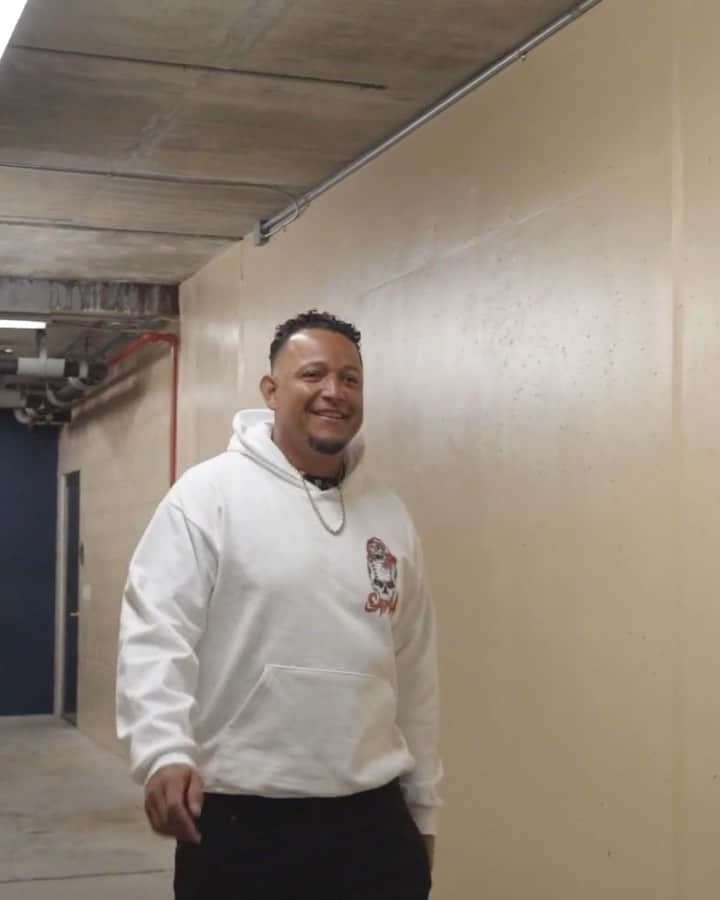 ミゲル・カブレラのインスタグラム：「A Collaboration With One of the Greatest Players of All Time. | LIVE NOW.   SanaDetroit.com」