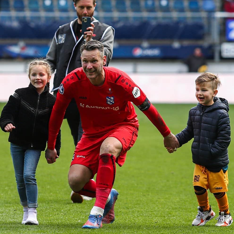 エルウィン・ムルダーのインスタグラム：「Derby win💙🤍💙#nextgeneration」