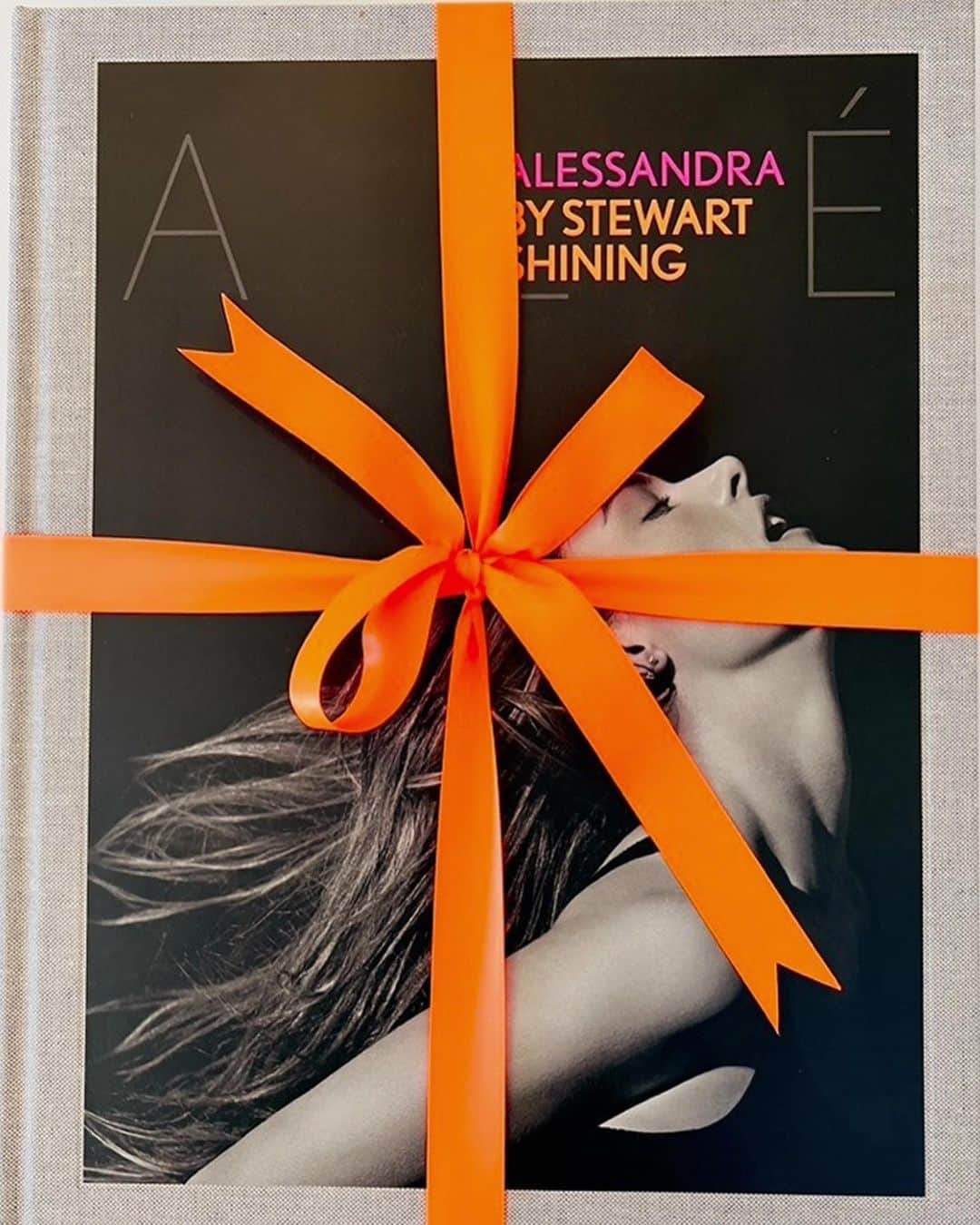 アレッサンドラ・アンブロジオさんのインスタグラム写真 - (アレッサンドラ・アンブロジオInstagram)「The countdown is on! Come celebrate with me and my friend @stewartshining on IG Live TOMORROW, at 3:30pm PST!  We’ll be giving away 11 signed copies of our book “Alessandra by Stewart Shining” to guests with the best questions! Add your question below for a chance to win a book! 💕🎂💫🎈  #alessandrabook」4月11日 2時56分 - alessandraambrosio