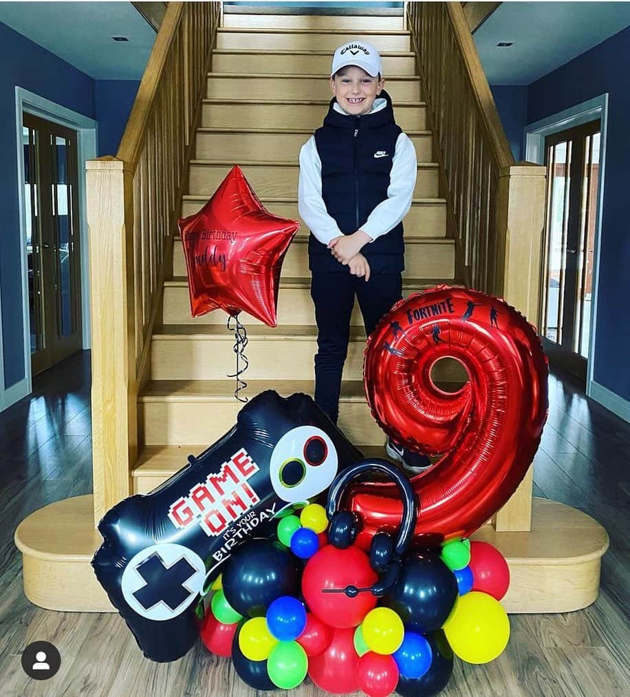 ケルビン・デイビスのインスタグラム：「Happy Birthday Buddy Boy….❤️ Thanks for laughing at my dad jokes!」