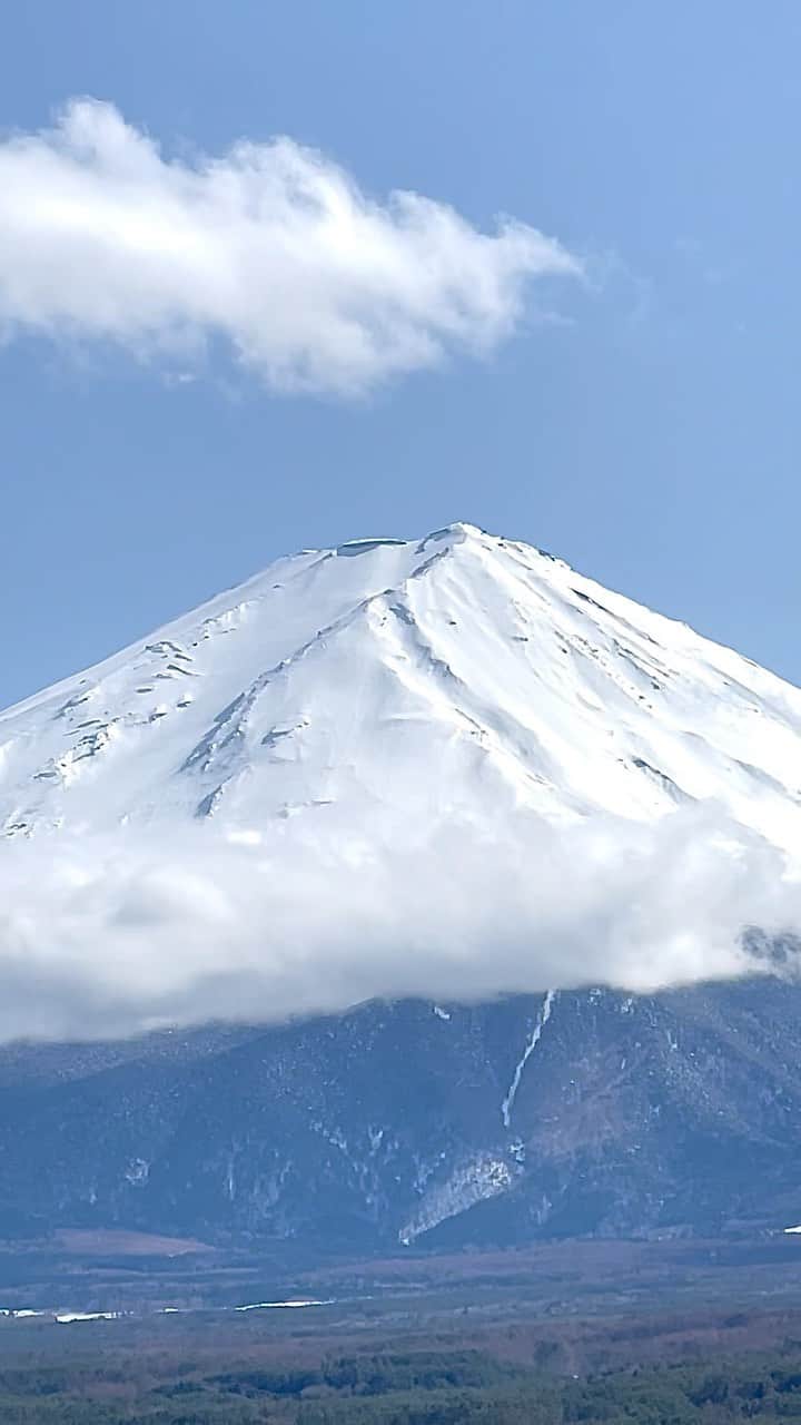 のインスタグラム：「富士山🗻  なぜ富士山と名前が付けられたのか🤲✨  いろいろ知っていくと面白いねえ🤍」