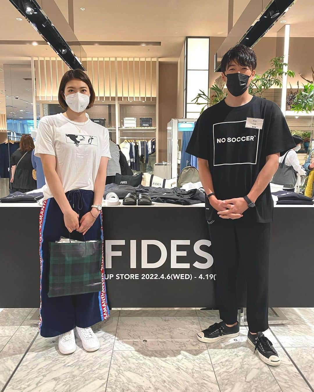 小林久晃のインスタグラム：「ポップアップ6日目。週末も沢山のご来店ありがとうございました。 昨日はずっとお会いしたかった方が、、競泳の池江璃花子ちゃんです。忙しい中ですが駆けつけていただき、本当感謝しかないです。ありがとうございました。 #池江璃花子 #競泳 #気遣いが素敵  #thanks #friends #fides」