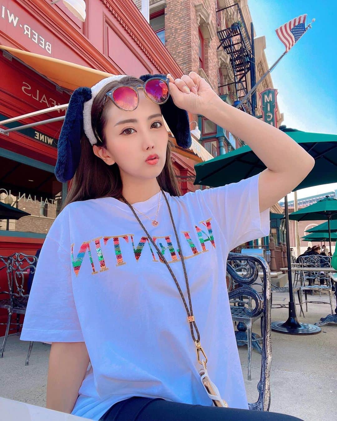 のインスタグラム：「.  ユニバでSNOOPY💕  ユニバで乗り物乗りまくるより 雰囲気楽しんでのんびりしたい派🙄  フライングダイナソー乗って激沈した🤮笑  #大阪#ユニバ#ユニバーサルすスタジオジャパン  #ユニバコーデ#fashion#SNOOPY」