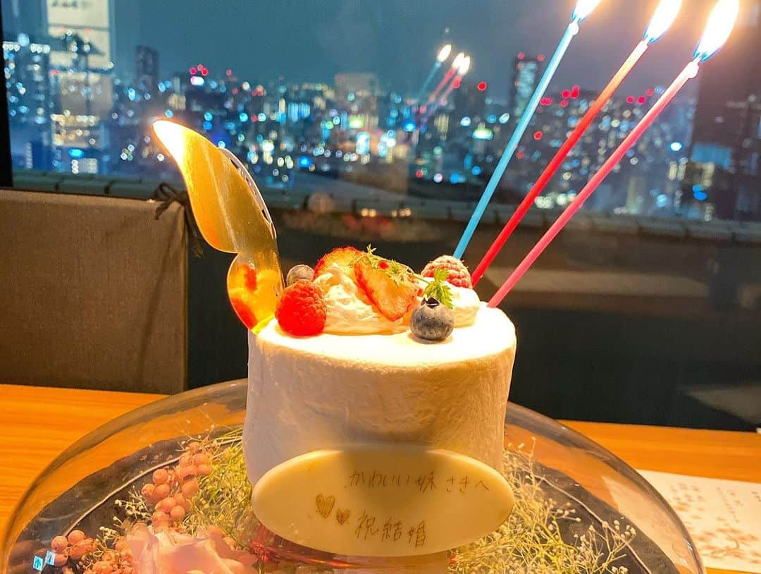 里見咲紀のインスタグラム：「_  結婚前お姉ちゃんに お祝いしてもらった時🎂🥂」