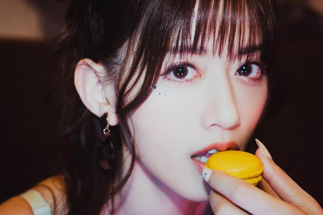 希島あいりのインスタグラム：「🧁💛  #希島あいり #希岛爱理 #Airikijima #키지마아이리 #Escape希島あいり #発売中  #デジタル写真集 #未公開オフショ #起きたらおはようください」