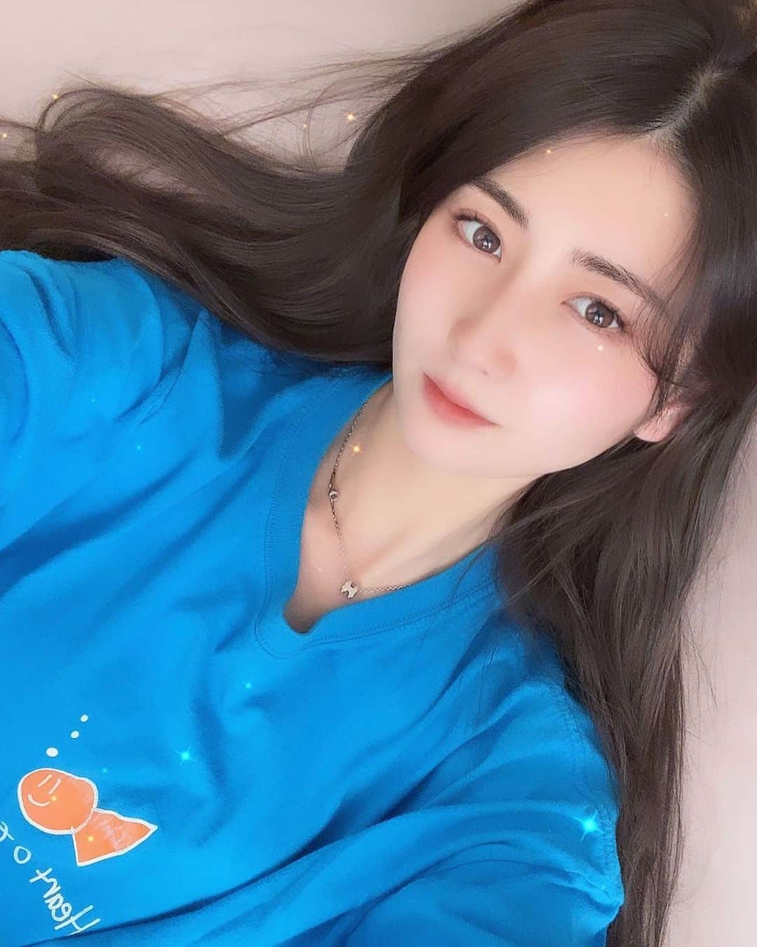 森田ワカナのインスタグラム：「Heart of gold って書いてあるTシャツ🐟🫀  #髪染めました #グレージュ #ブリーチ無し」