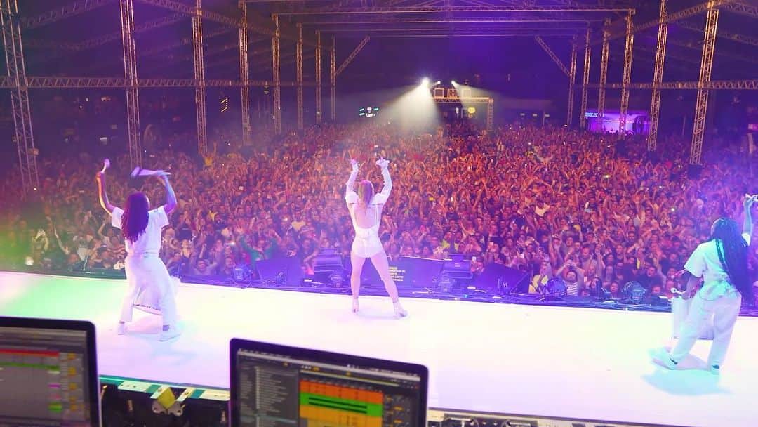 Claudia Leitteのインスタグラム：「Eeeeta, Santa Catarina… o que foi isso, hein?! 🤩 Eu já tô pronta pra outro encontro nosso! Bora? ❤️‍🔥 #CLBRATour 🛸」
