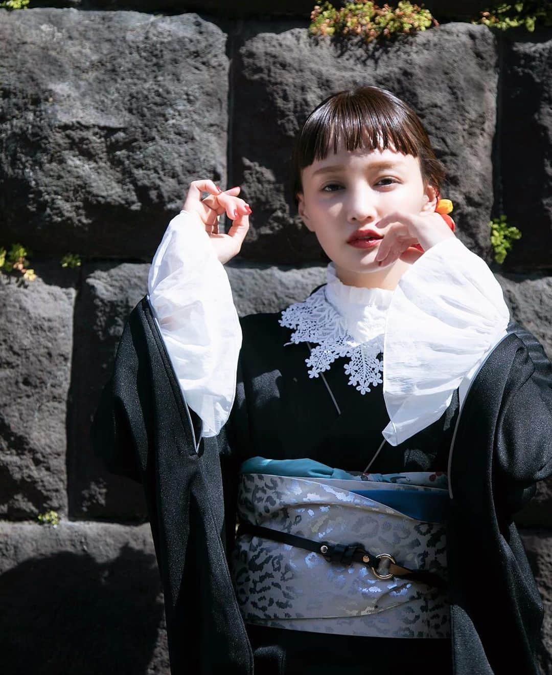 渡部麻衣さんのインスタグラム写真 - (渡部麻衣Instagram)「いろーんなお着物👘  先日撮影で久々に着ました👘 @kimono_grace  @yashima_group   昔の着物も美しくて好きだけど 今っぽいのも楽しいーっ♡  黒い着物の生地ジャージ素材なの🥹 可愛すぎるっっ🥹  着物集めたいっっ🥹  #8枚目の浴衣の柄は #なんでしょーか？」4月11日 16時53分 - mmaaiipp