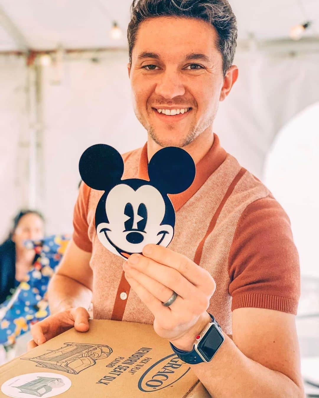 コリン・マクマヌスのインスタグラム：「See ya real soon, Pal! 📷:@emmyboas」