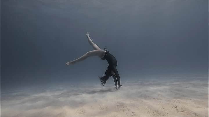 LuCyCoのインスタグラム：「💭  🩱 @trudive_official  👠 @molchanovsfreediving   @goprojp   📹 @508.wave_and_dive   #素潜り#フリーダイビング#スキンダイビング#沖縄#海#水中#水中写真#水中動画#自由潛水#美人鱼#海が好き#ブルー#珊瑚#freediver#freediving#freedive #freedivinglife#okinawa#apnea #underwaterphotography#underwaterdance#underwaterart #rachmaninoff #pianoconcertono2 #ラフマニノフ #ラフマニノフピアノ協奏曲第２番」