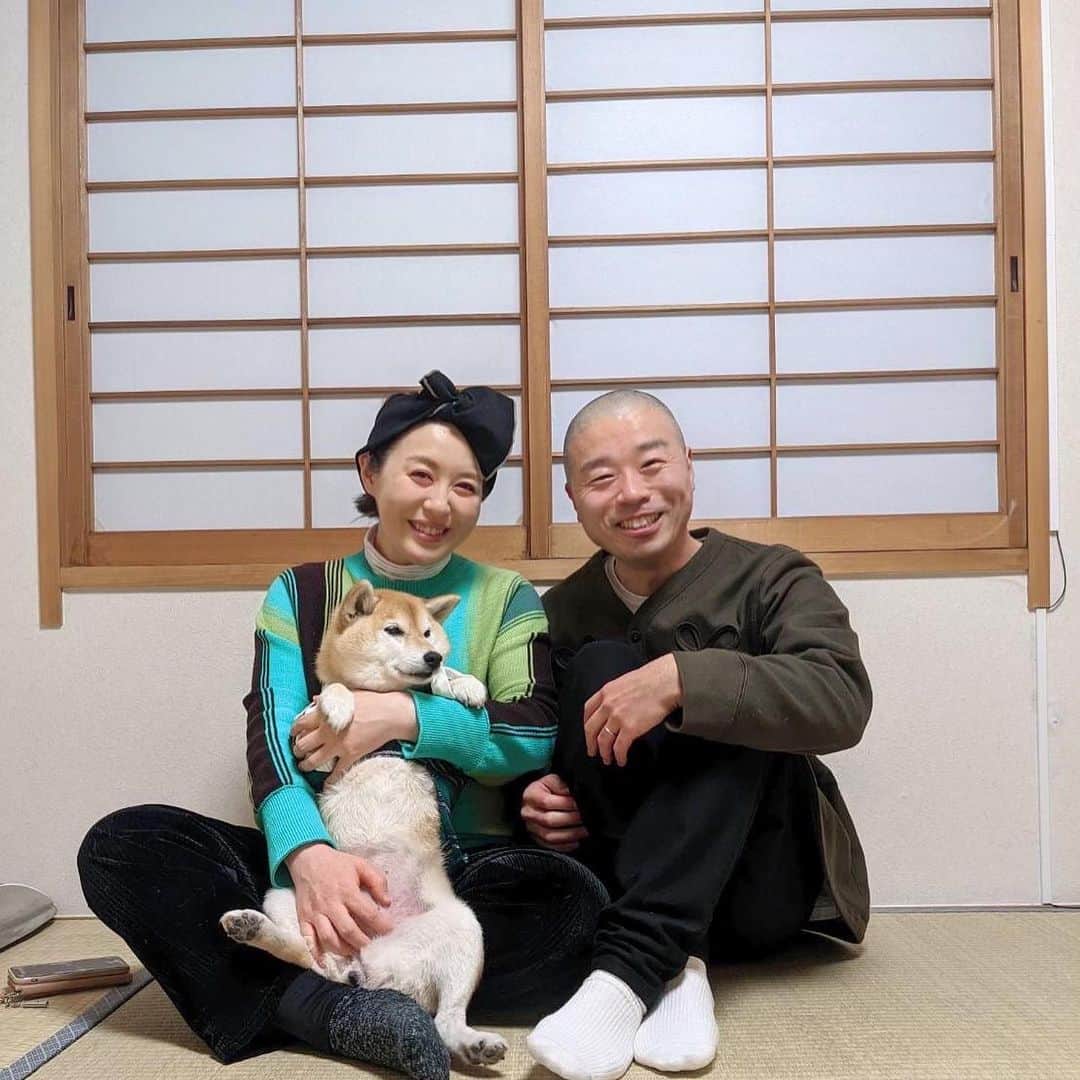 宇都宮まきのインスタグラム：「【ご報告】 私事で大変恐縮ですが、先日、 山名君と同じ顔の男の子を出産致しました。 高齢出産でとても不安だった為、 無事生まれてくるまでは皆様へ 内緒にさせて頂いておりました。 昨年、お休みさせてもらう時に 曖昧な理由しか言えず失礼致しました。 ご報告が遅くなりましたが、 子育てが落ち着きましたら、 またお仕事させて頂きたいと思っています。 これからもよろしくお願いします。 いつもありがとうございます。 吉本新喜劇　宇都宮まき」