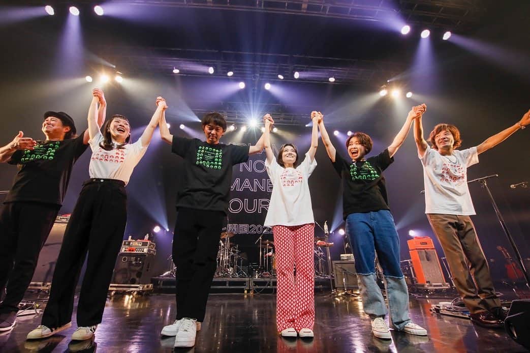 松岡彩のインスタグラム：「4月9日(土) "SHISHAMO NO OMANEKI TOUR!!!〜開国2022〜" Zepp Fukuoka  TRICERATOPSの皆さんと。  photo by: @shiva_eri」